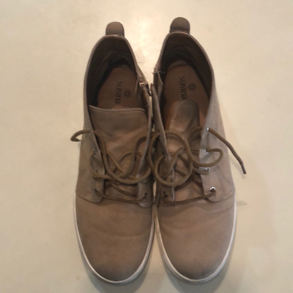 Susina Women’s High Top Casual Shoe. Size 8.5